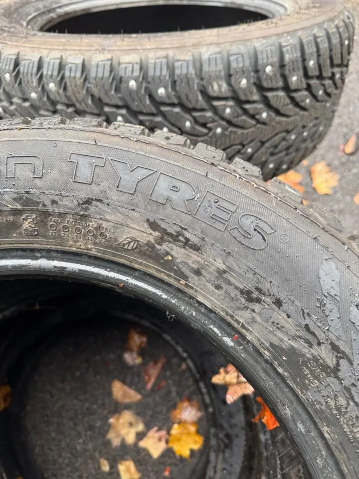 Nokian Hakkapeliitta 9 SUV Studded Winter Tires - 225/60R17 image indicator(3)