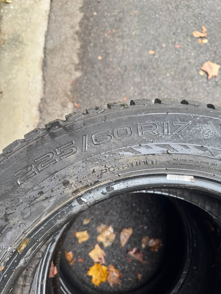 Nokian Hakkapeliitta 9 SUV Studded Winter Tires - 225/60R17 - photo 4