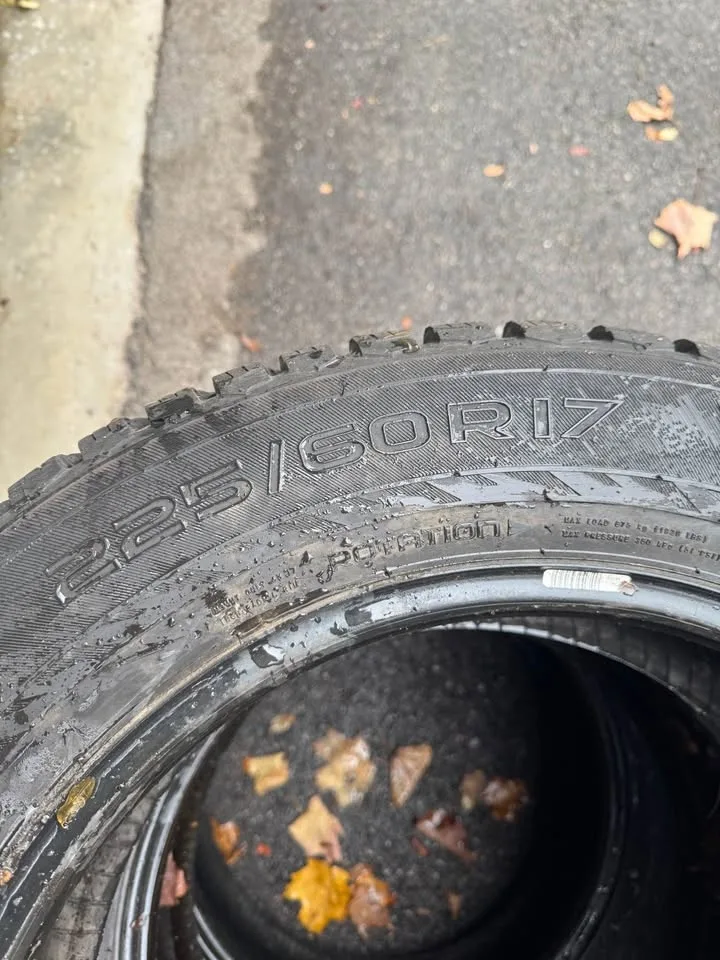 Nokian Hakkapeliitta 9 SUV Studded Winter Tires - 225/60R17 image indicator(4)