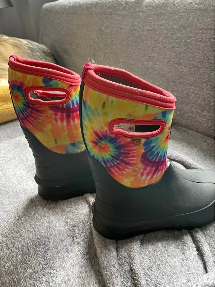 Bogs Kids boots youth size 6