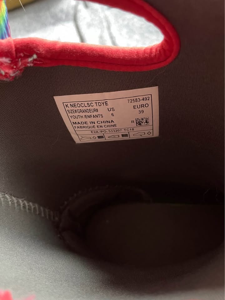 Bogs Kids boots youth size 6 - photo 2