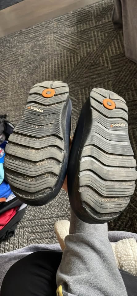 Bogs Kids boots youth size 6 - photo 3