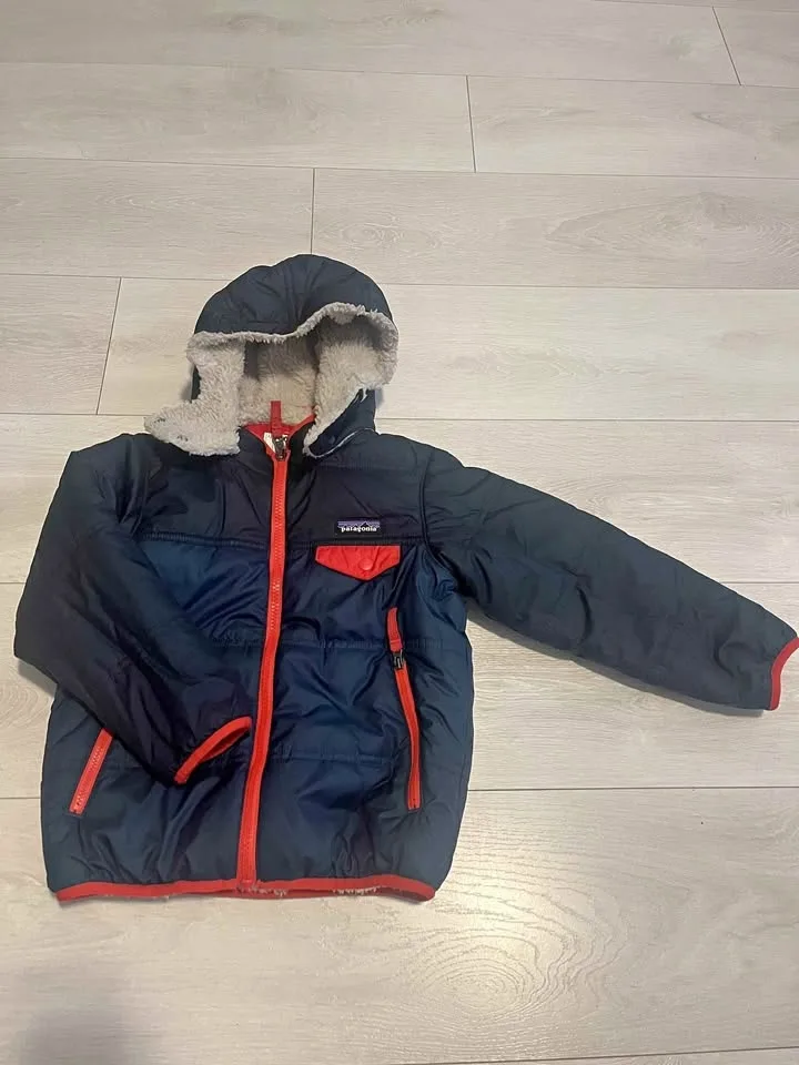 Patagonia reversible parka + fleece jacket (4 yr old boy)