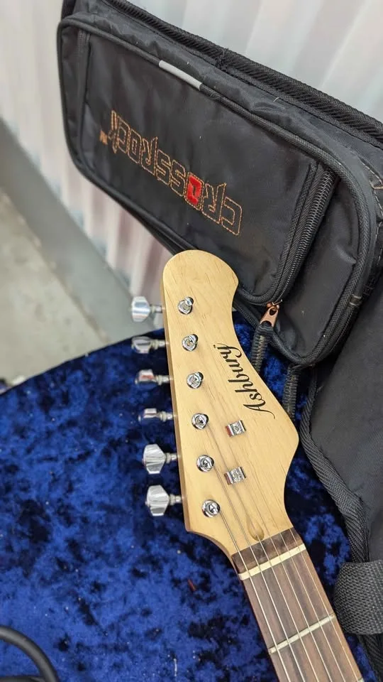 Ashbury Electric Guitar, practice amp & gig bag image indicator(5)