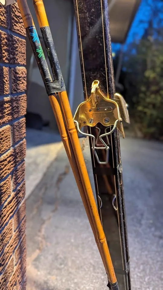 Vintage BONNA Skiis + Bamboo poles image indicator(4)