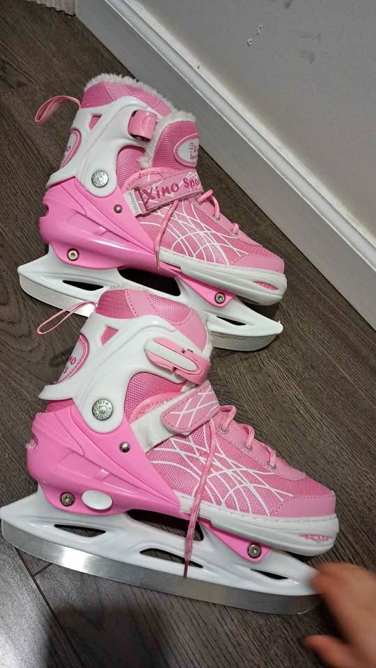 Xino Sports Girls' Adjustable Ice Skates - Size 4-6 - Pink