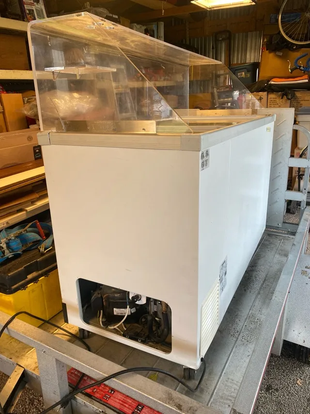 Celcold CF59SG 60" freezer cabinet image indicator(3)