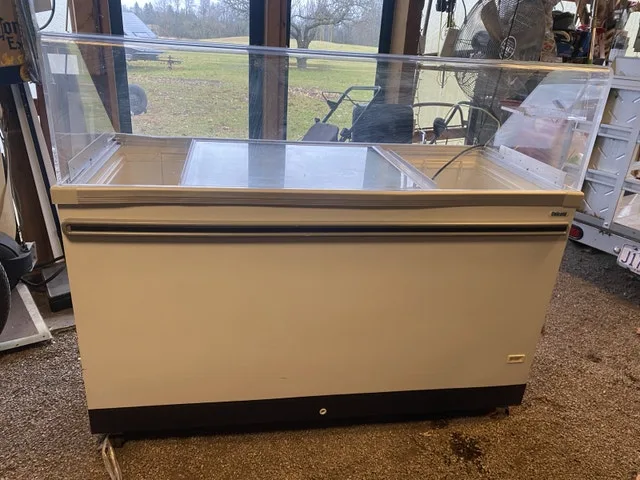 Celcold CF59SG 60" freezer cabinet image indicator(4)