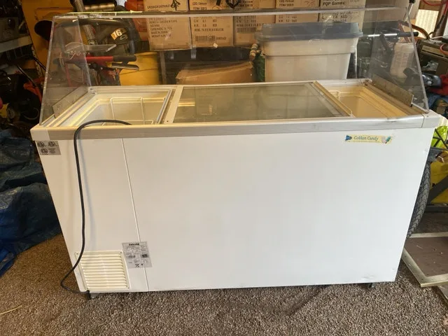 Celcold CF59SG 60" freezer cabinet image indicator(5)