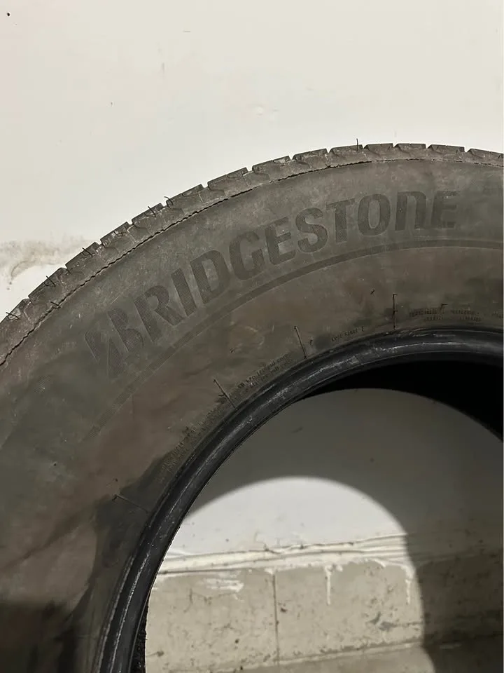 LT 265 - 70 - 18 Bridgestone Alienza set of 4 Used image indicator(2)