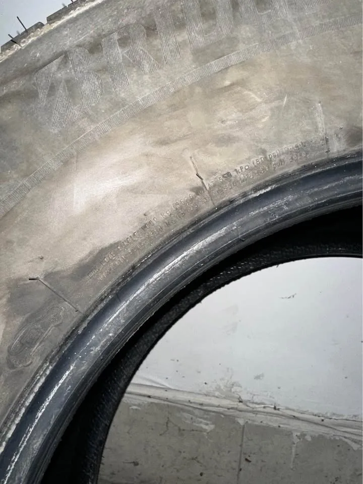 LT 265 - 70 - 18 Bridgestone Alienza set of 4 Used image indicator(3)