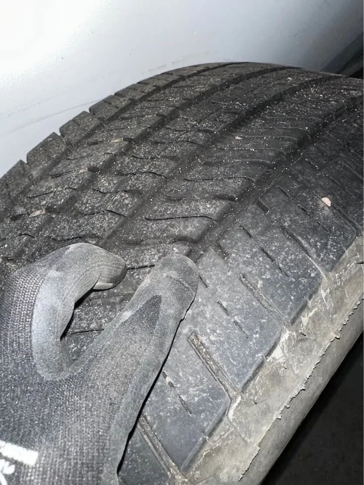 LT 265 - 70 - 18 Bridgestone Alienza set of 4 Used image indicator(4)