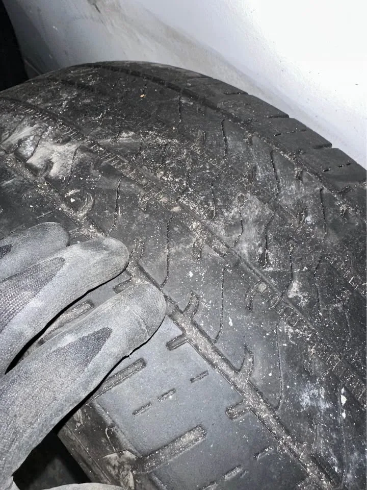 LT 265 - 70 - 18 Bridgestone Alienza set of 4 Used image indicator(7)