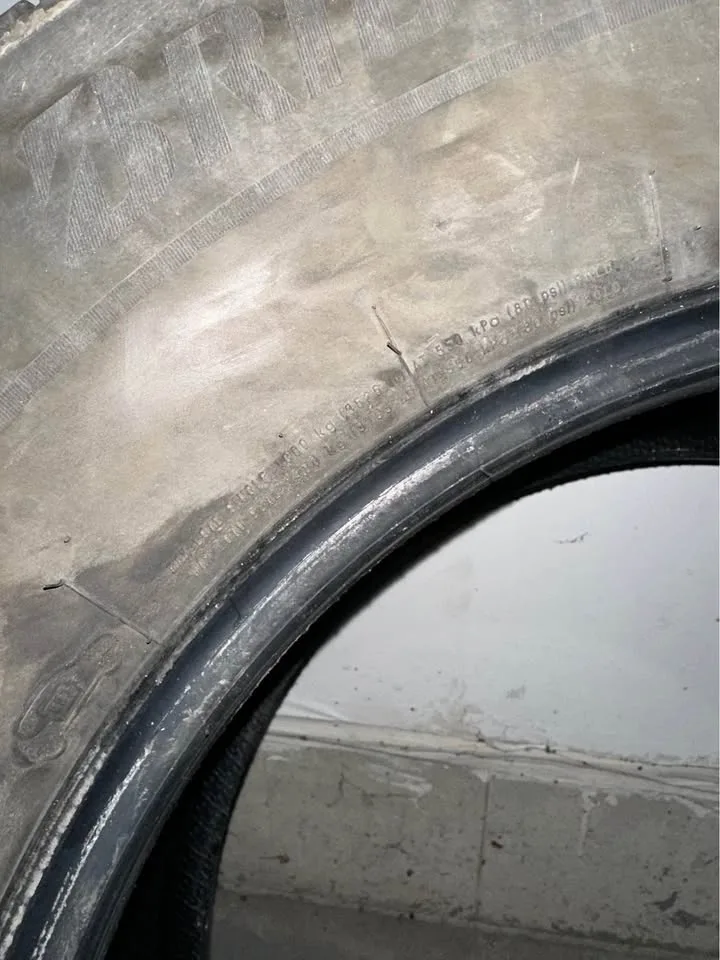 LT 265 - 70 - 18 Bridgestone Alienza set of 4 Used image indicator(10)