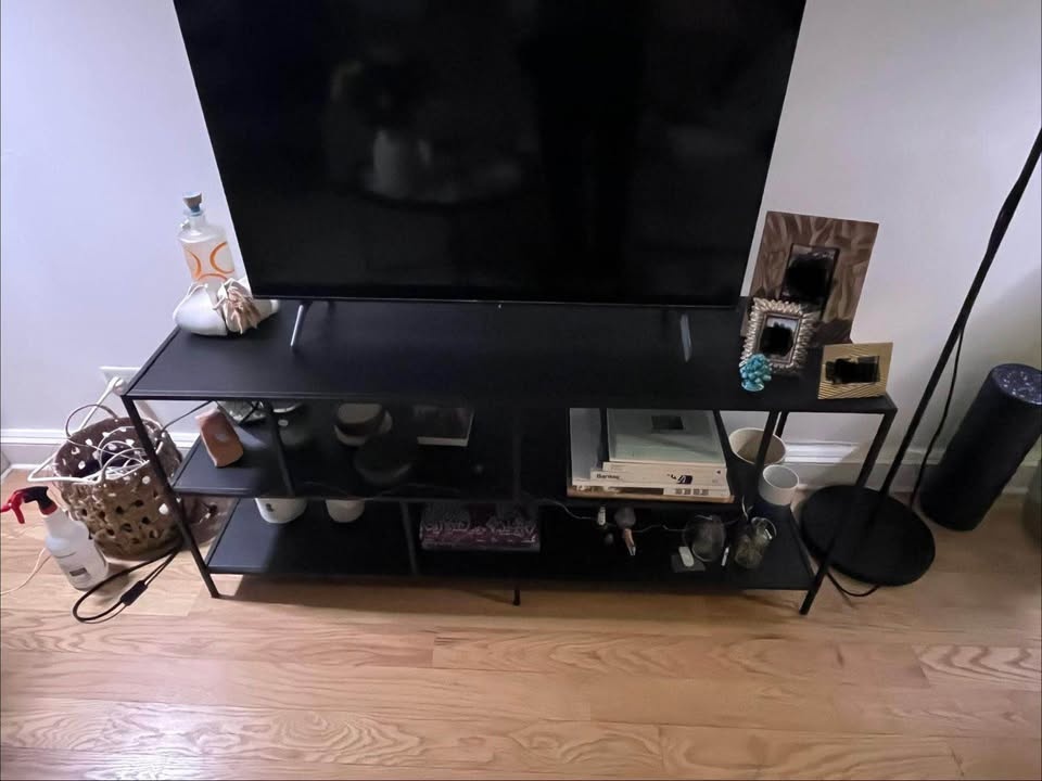 Samsung 43” Crystal UHD 4K Smart TV - photo 2
