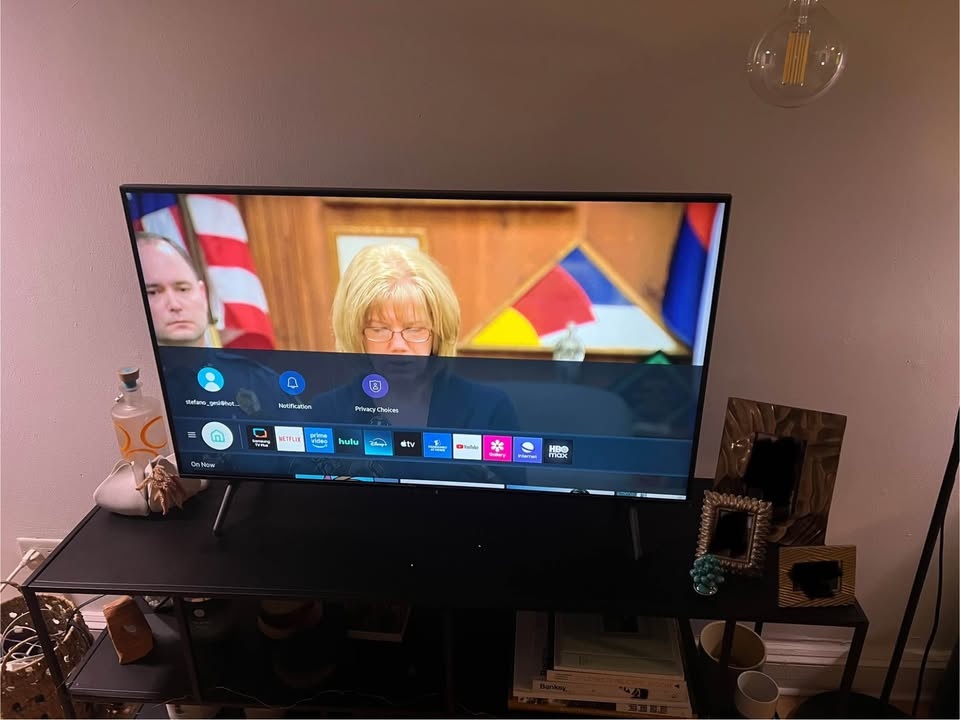 Samsung 43” Crystal UHD 4K Smart TV - photo 3