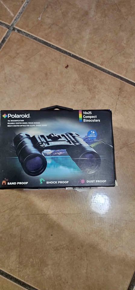 Polaroid binoculars