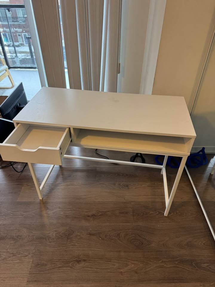 White Desk (40 x 18) - photo 2