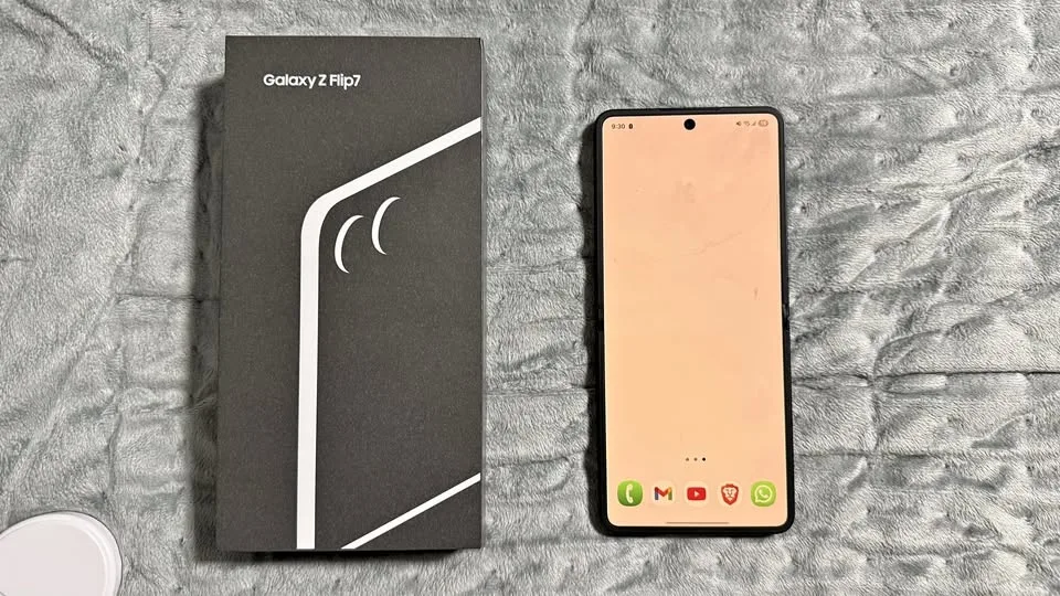 Flip 7 – 256GB (Black) – Unlocked – Excellent Condition