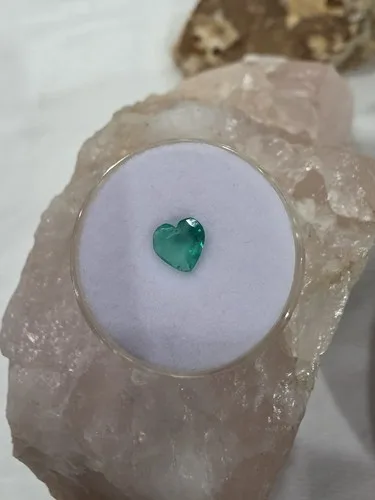 Heart Cut Natural emerald Colombian
