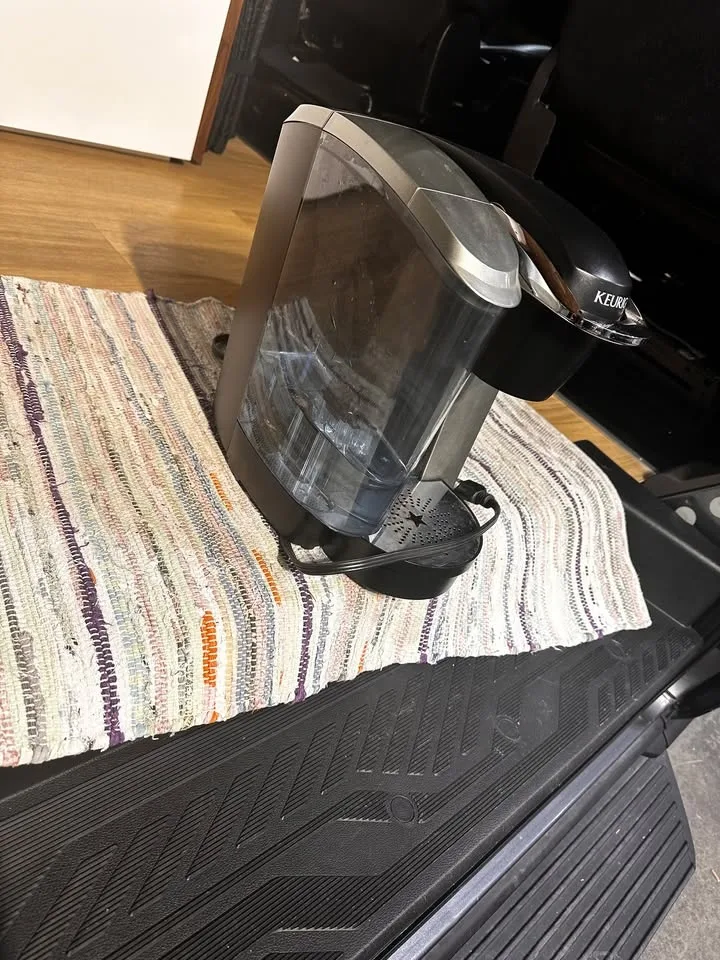 Keurig Coffee Machine – Great Condition – Works Perfectly image indicator(3)