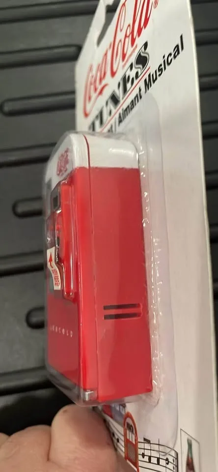Coca-Cola - Coke Mini Musical Magnet image indicator(2)
