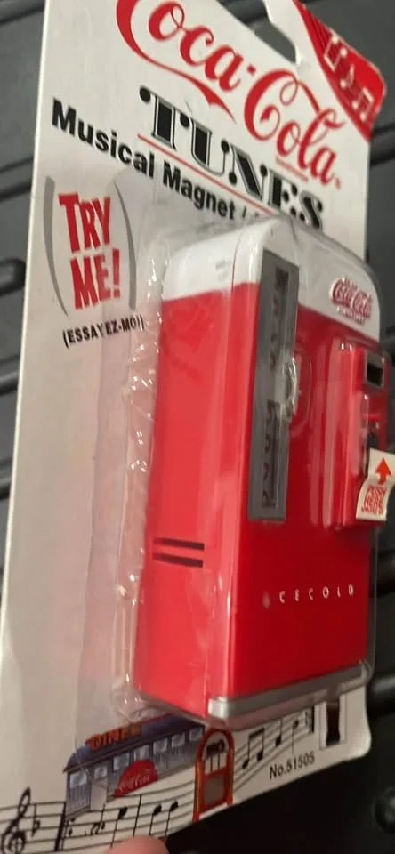 Coca-Cola - Coke Mini Musical Magnet image indicator(3)