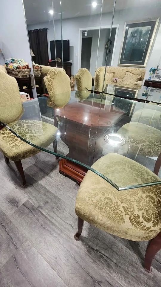 Dining Table and 4 Chairs from Bombay Company image indicator(2)