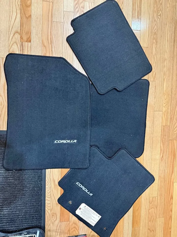 Toyota Corolla Floor Mats thumbnail