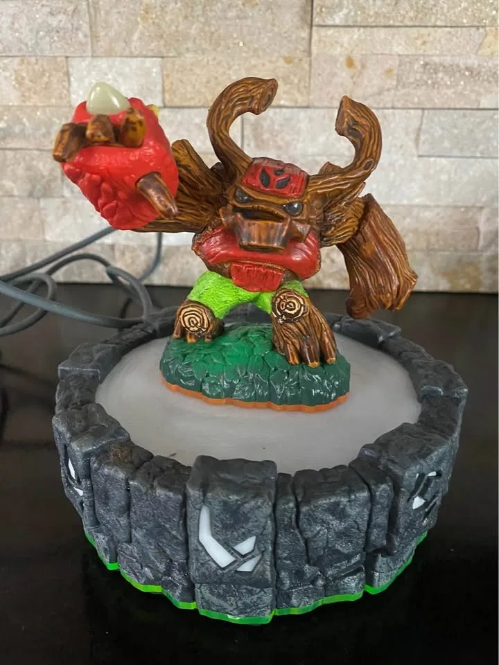 Skylanders Portal and 2 giant Skylanders for XBOX360 “Cleanout” image indicator(4)