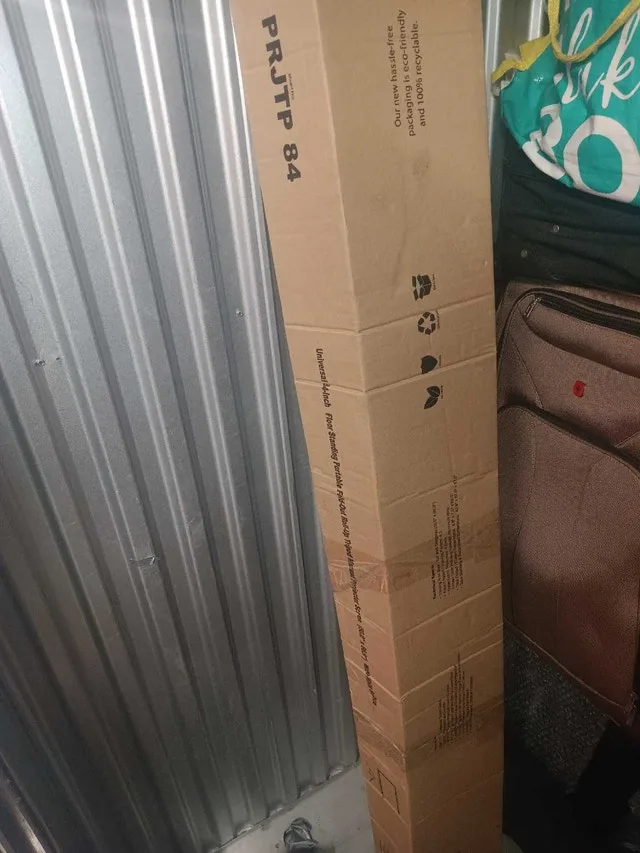 Projector Screen Brand New Never Used image indicator(2)