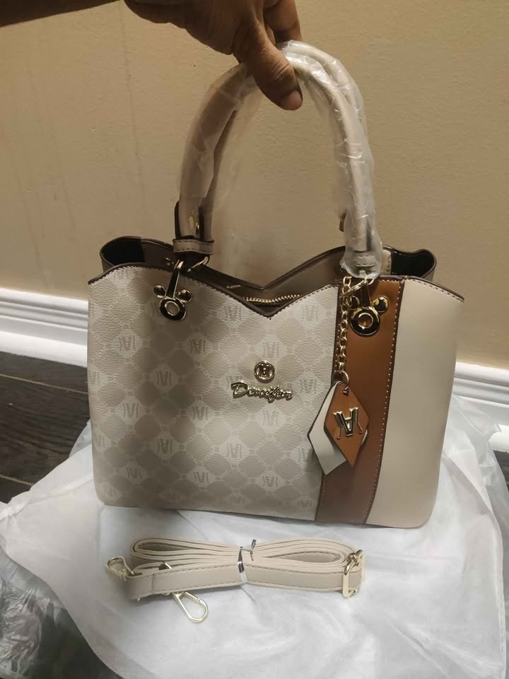 Brand new beige color beautiful and elegant women hand bag - photo 4