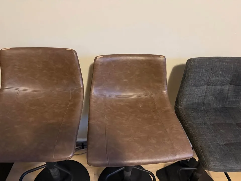 3 Tabourets de bar à vendre image indicator(3)