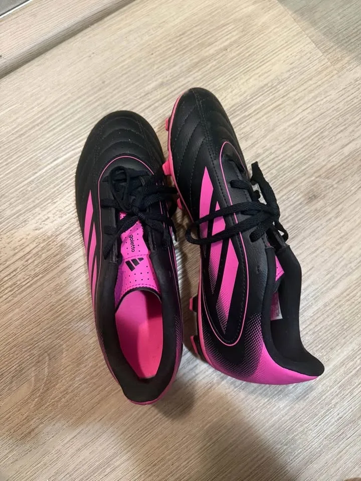 Chaussure foot fille image indicator(2)