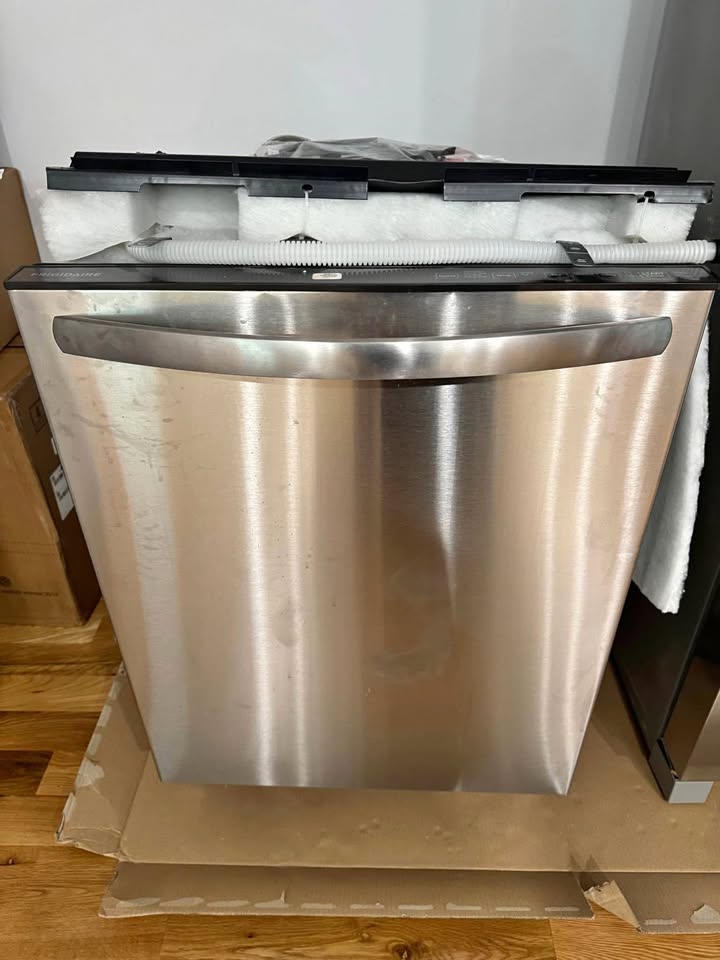 BRAND NEW Frigidaire Dishwasher Stainless Steel