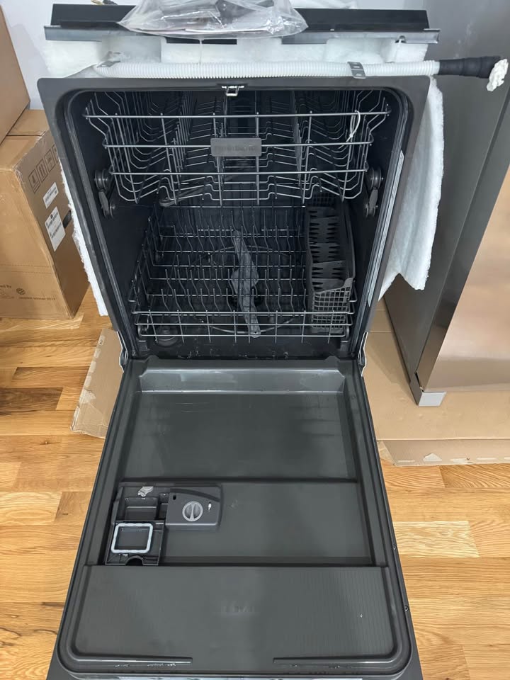 BRAND NEW Frigidaire Dishwasher Stainless Steel - photo 2