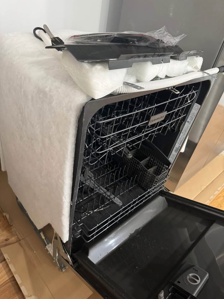 BRAND NEW Frigidaire Dishwasher Stainless Steel - photo 4