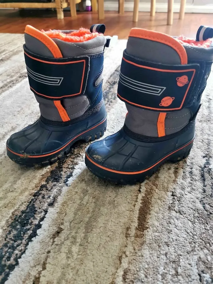 Toddler boots size 7 #cleanout