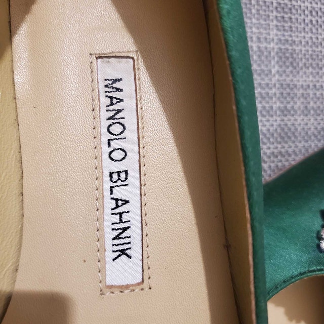 Manolo Blahnik Flats 37 with Swarovski Crystals - photo 2