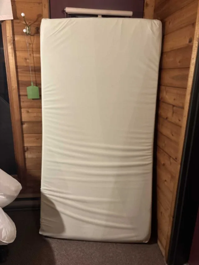 #Cleanout Twin beds and bedframes image indicator(2)