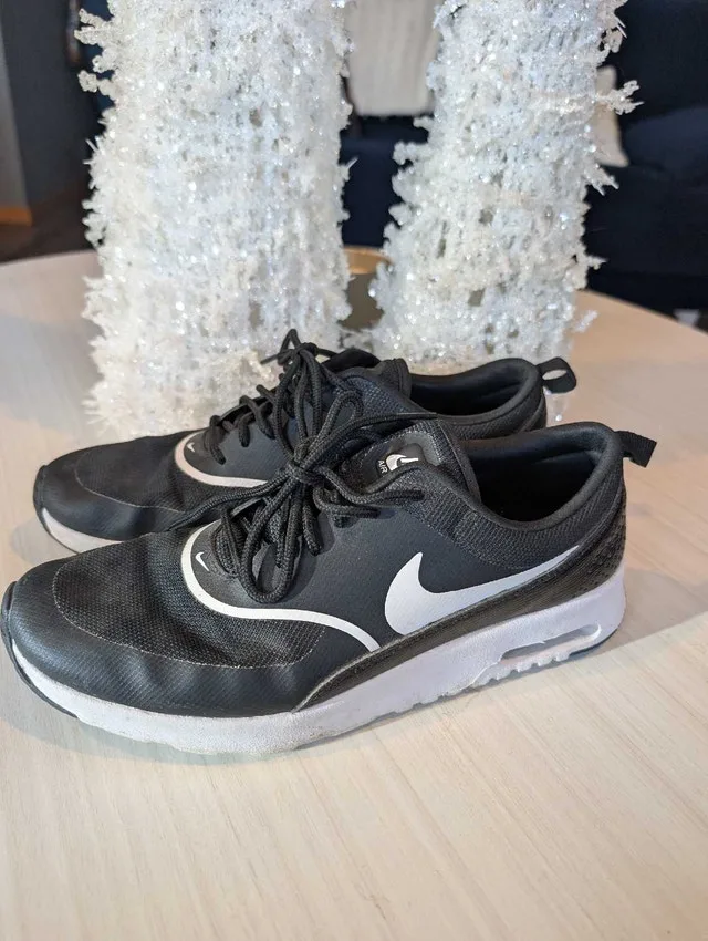 #Cleanout Nike Air Max Thea runners