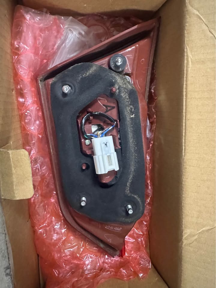 Q50 rear taillight complete set with factory defect ￼ - photo 3