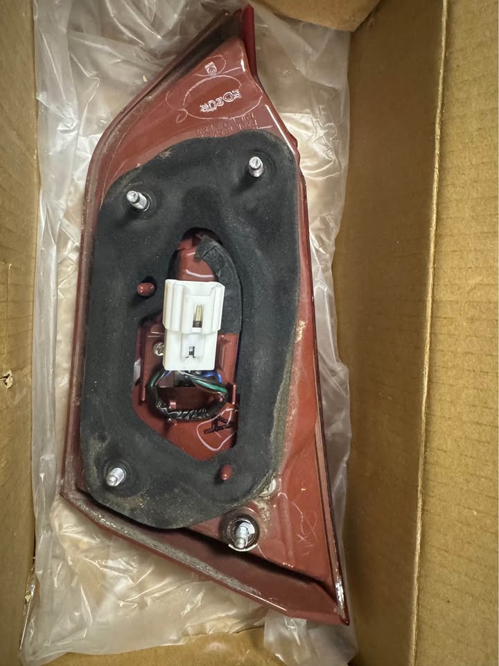 Q50 rear taillight complete set with factory defect ￼ - photo 4
