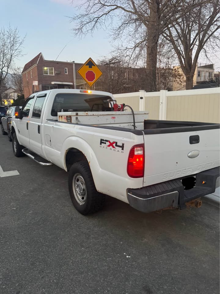 2011 Ford F250 Super Duty Crew Cab · XL Pickup 4D 8 ft - photo 2