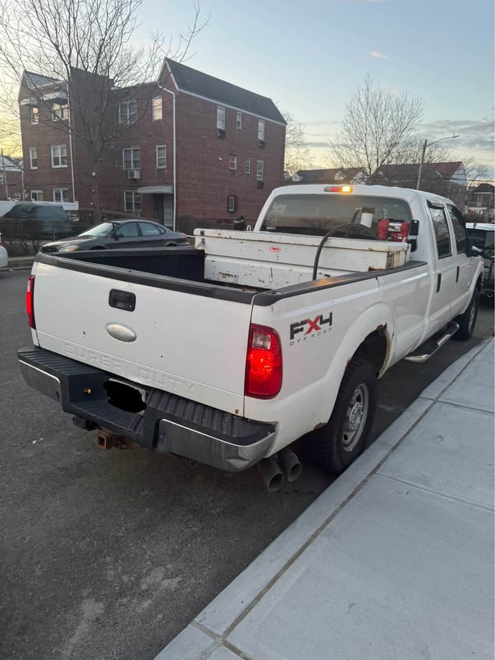 2011 Ford F250 Super Duty Crew Cab · XL Pickup 4D 8 ft - photo 3