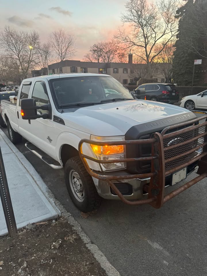 2011 Ford F250 Super Duty Crew Cab · XL Pickup 4D 8 ft - photo 4