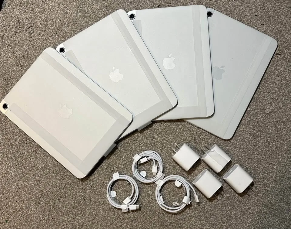 Apple iPad A16 - 128GB - Brand New Sealed image indicator(2)