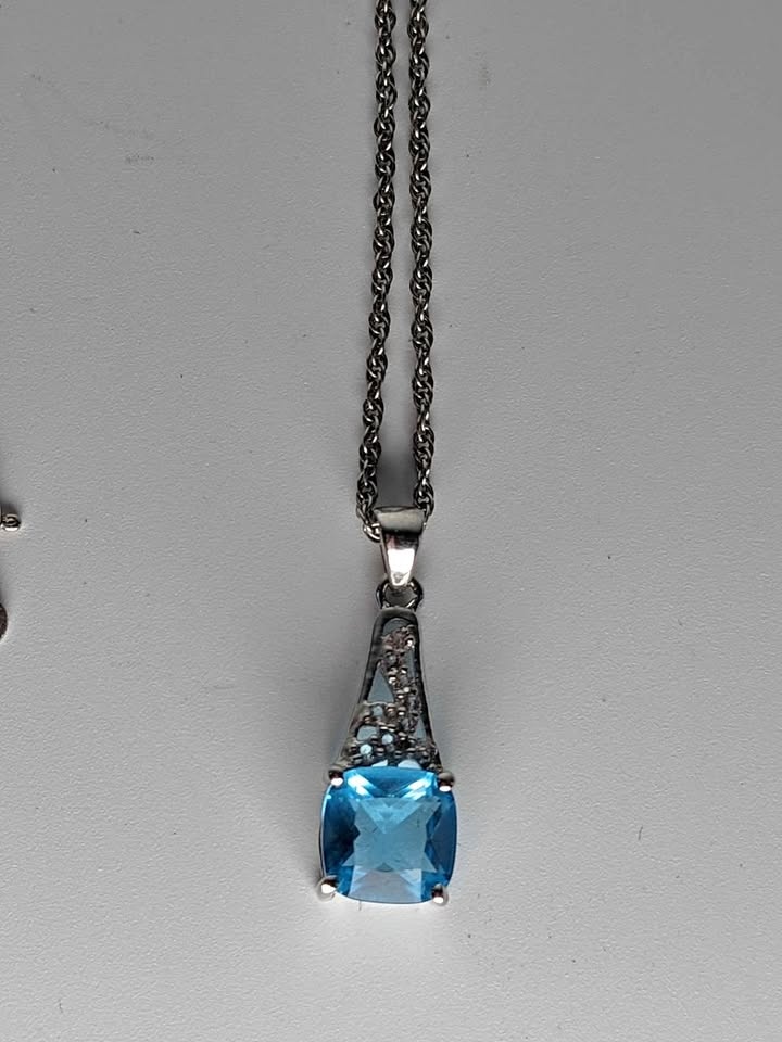 Sterling Silver Blue Quartz Pendant 18"Chain 925 Gemstone