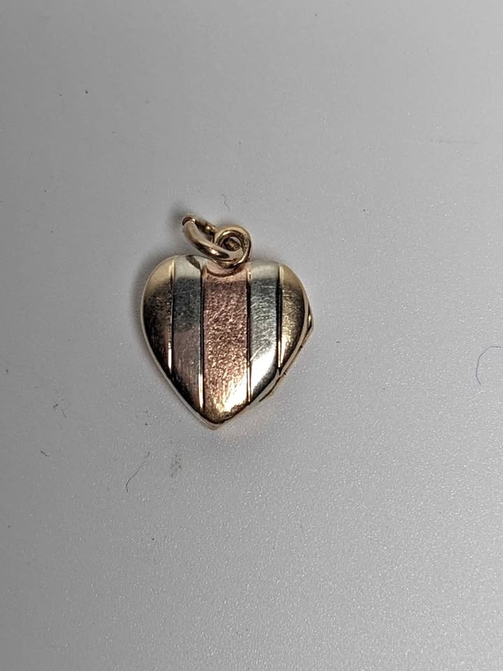 10K Gold Heart Locket Vintage 1980 1.80g Striped Tri-Color Desig