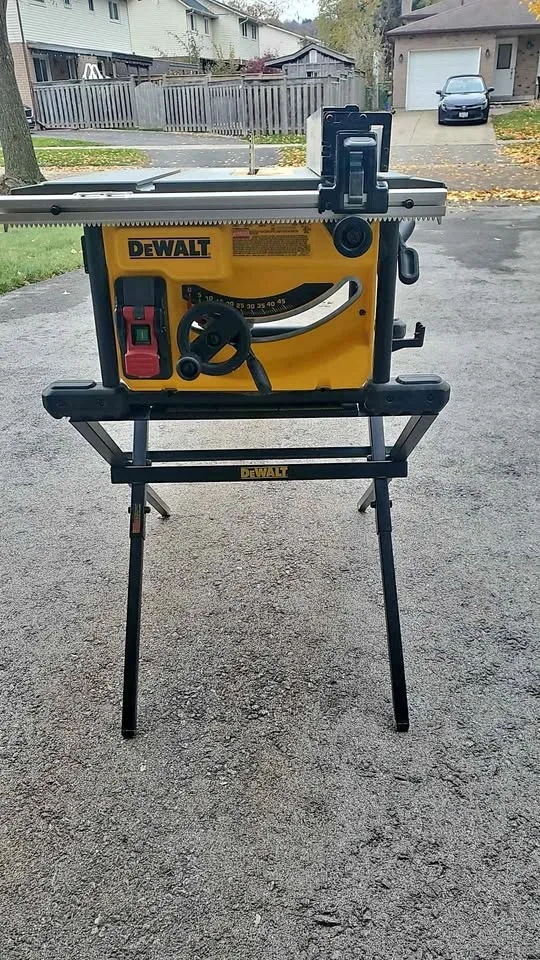 Dewalt corded 8 1/4" table saw with stand
